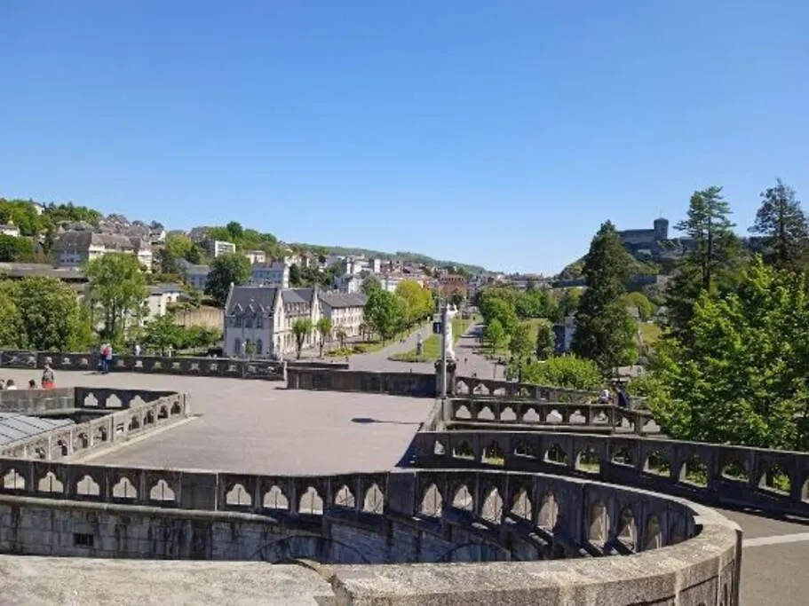 Appartement Lourdes Proche Sanctuaire Duplex 12 Voyageurs 150M2 Lit Bebe Et Balcon Fumeur En Exterieur France